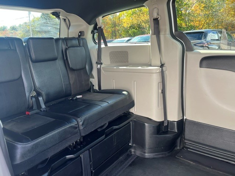 White Dodge Grand Caravan image number 10