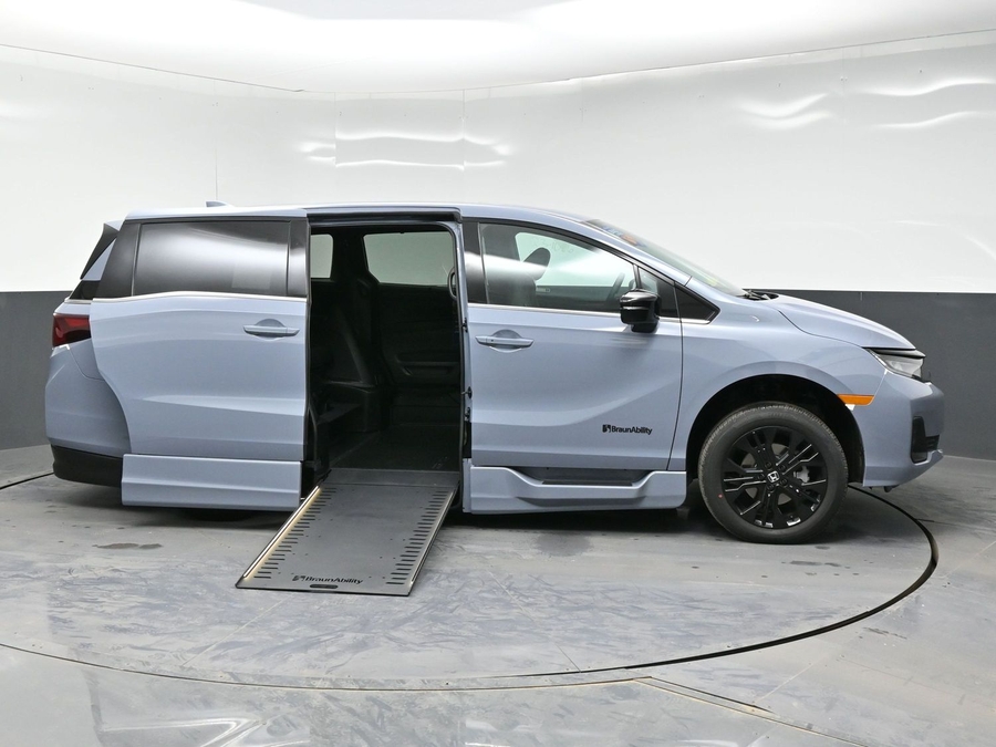 Grey Honda Odyssey image number 7