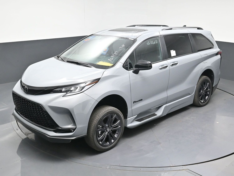 New 2026 Toyota Sienna XSE Sport - BraunAbility Side Entry In Floor Automatic Ramp