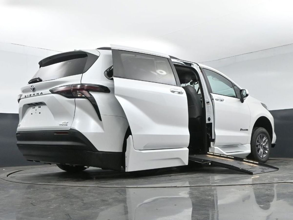 2024 TOYOTA SIENNA - Image 13