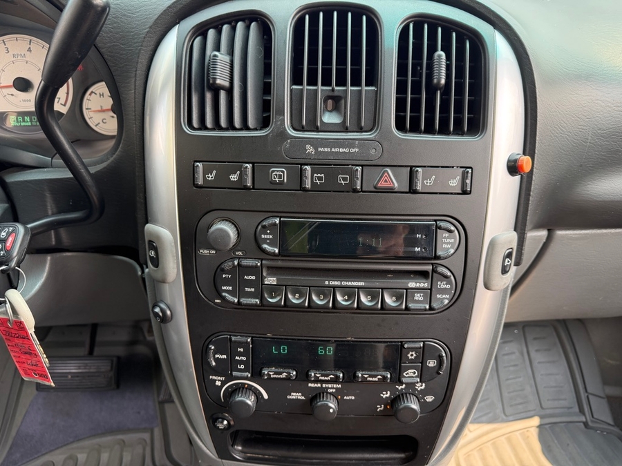 2007 Chrysler Town & Country Touring - Photo 16