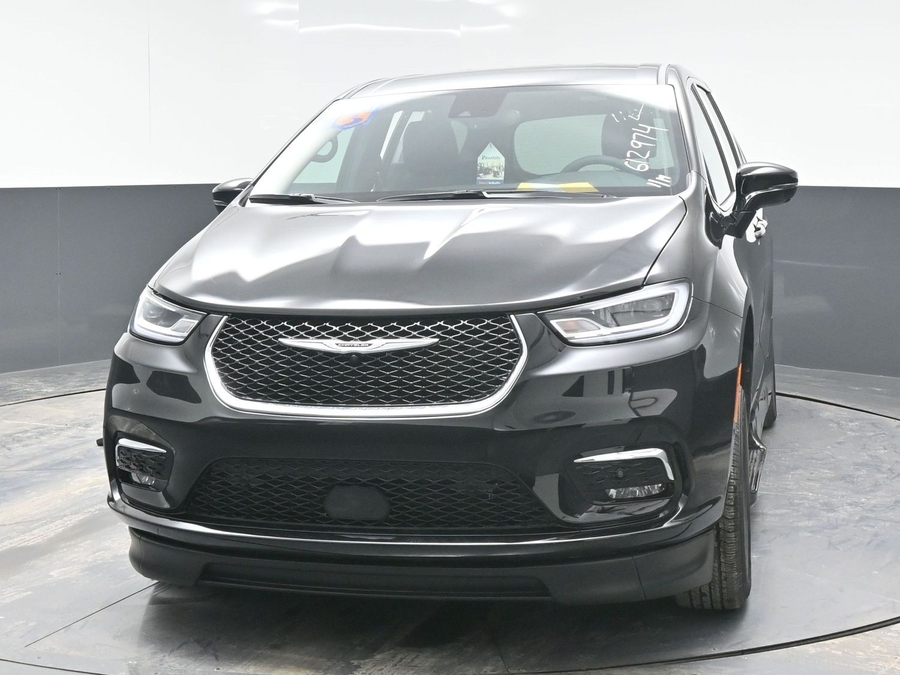 Black Chrysler Pacifica image number 16