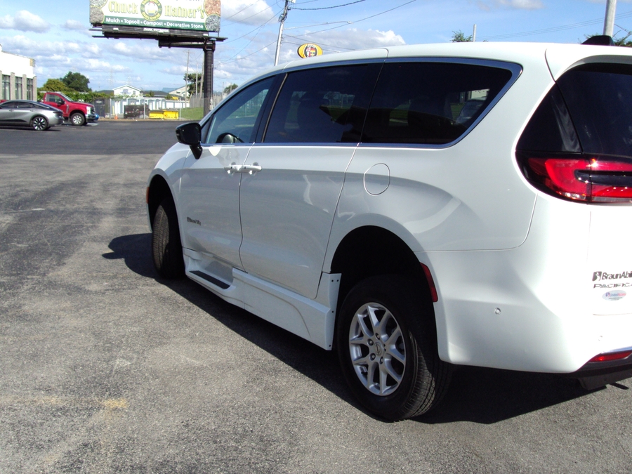 Used 2025 Chrysler Pacifica Select Safety - BraunAbility Side Entry Fold Out Automatic Ramp