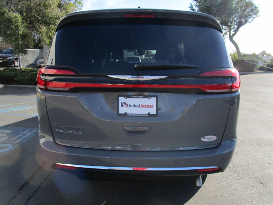 New 2025 Chrysler Pacifica Select Safety - BraunAbility Side Entry Entry Fold Out Automatic Ramp