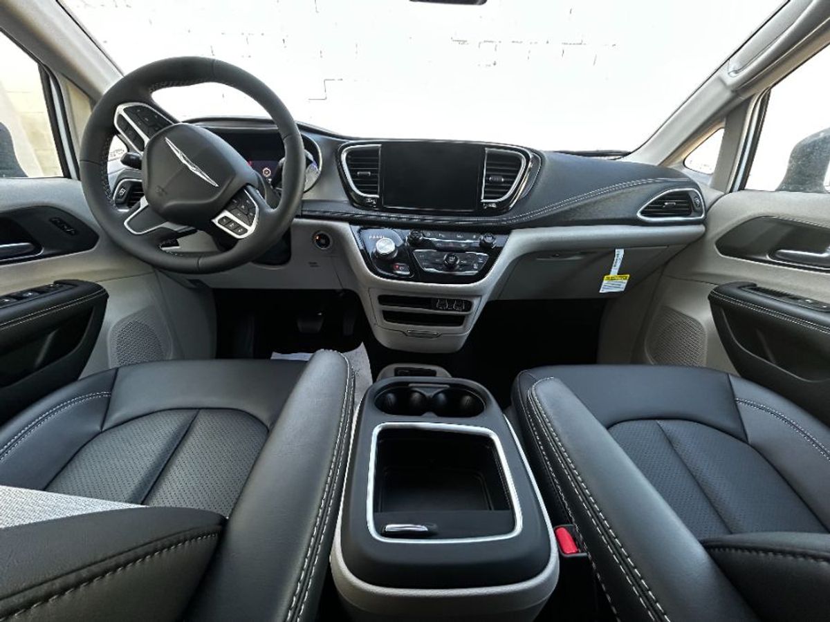 2024 CHRYSLER PACIFICA - Image 13