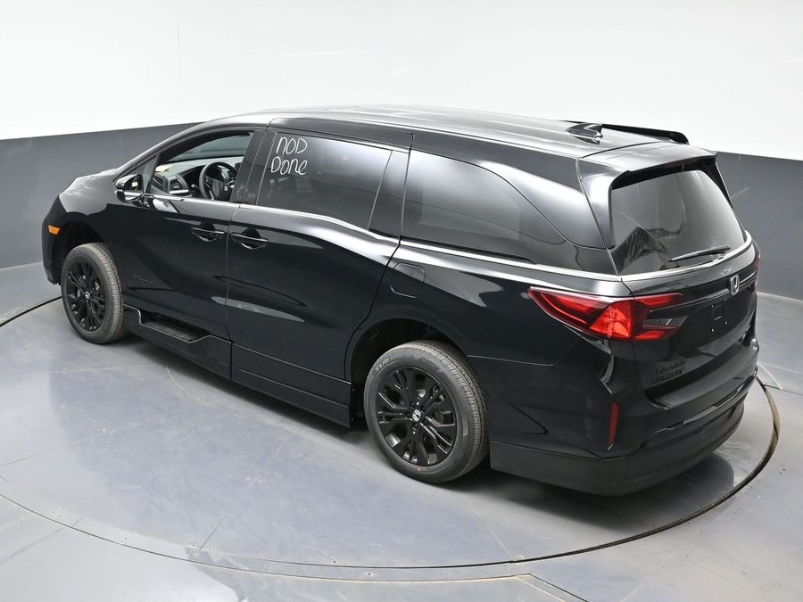 Black Honda Odyssey image number 12