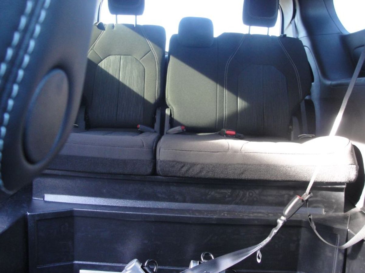 Grey Chrysler Pacifica image number 16