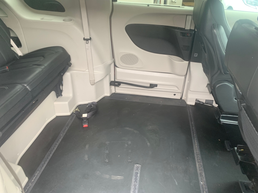 Used 2022 Chrysler Pacifica Touring L - BraunAbility Side Entry Fold Out Automatic Ramp