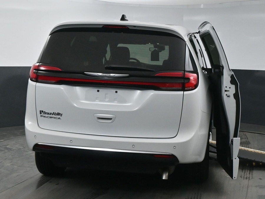 Used 2024 Chrysler Pacifica Touring-L - BraunAbility Side Entry Entry In Floor Automatic Ramp