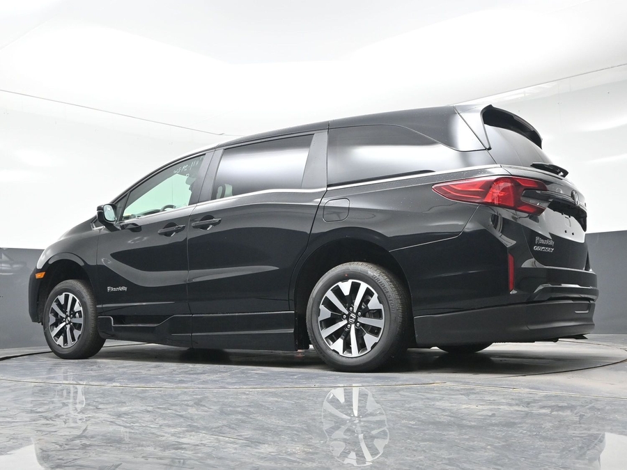 Black Honda Odyssey image number 11