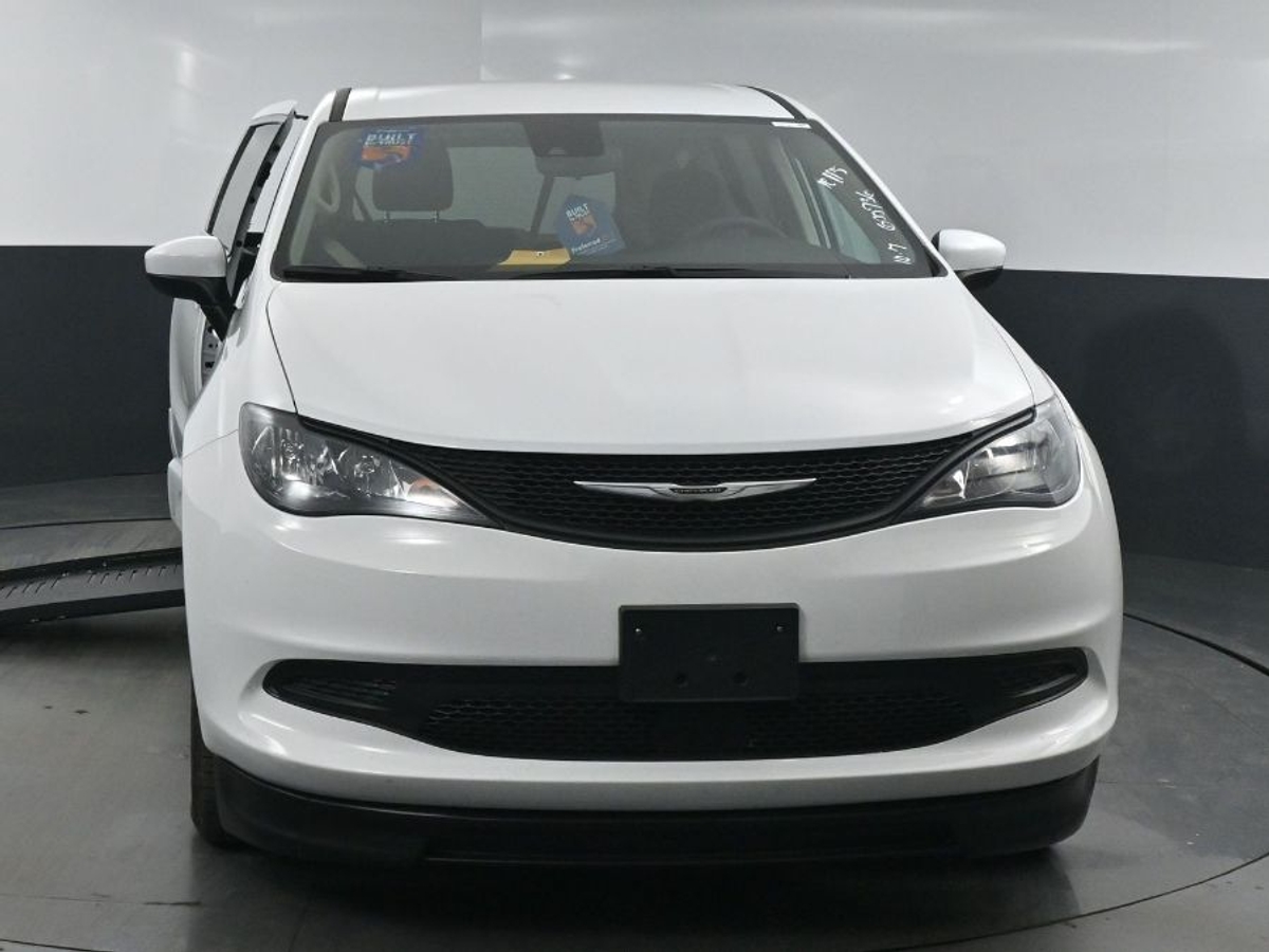 2023 CHRYSLER VOYAGER - Image 2