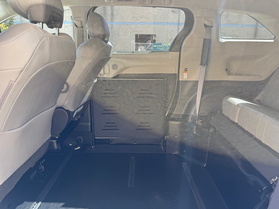 Used 2022 Toyota Sienna Hybrid XLE Base - BraunAbility Side Entry Entry Fold Out Automatic Ramp