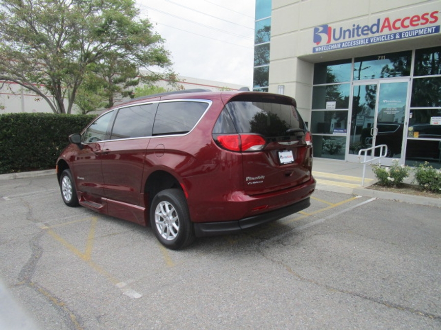 Used 2021 Chrysler Voyager LXi - BraunAbility Side Entry Entry Fold Out Automatic Ramp