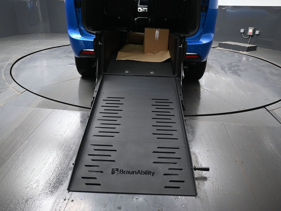 Blue Chrysler Pacifica image number 5