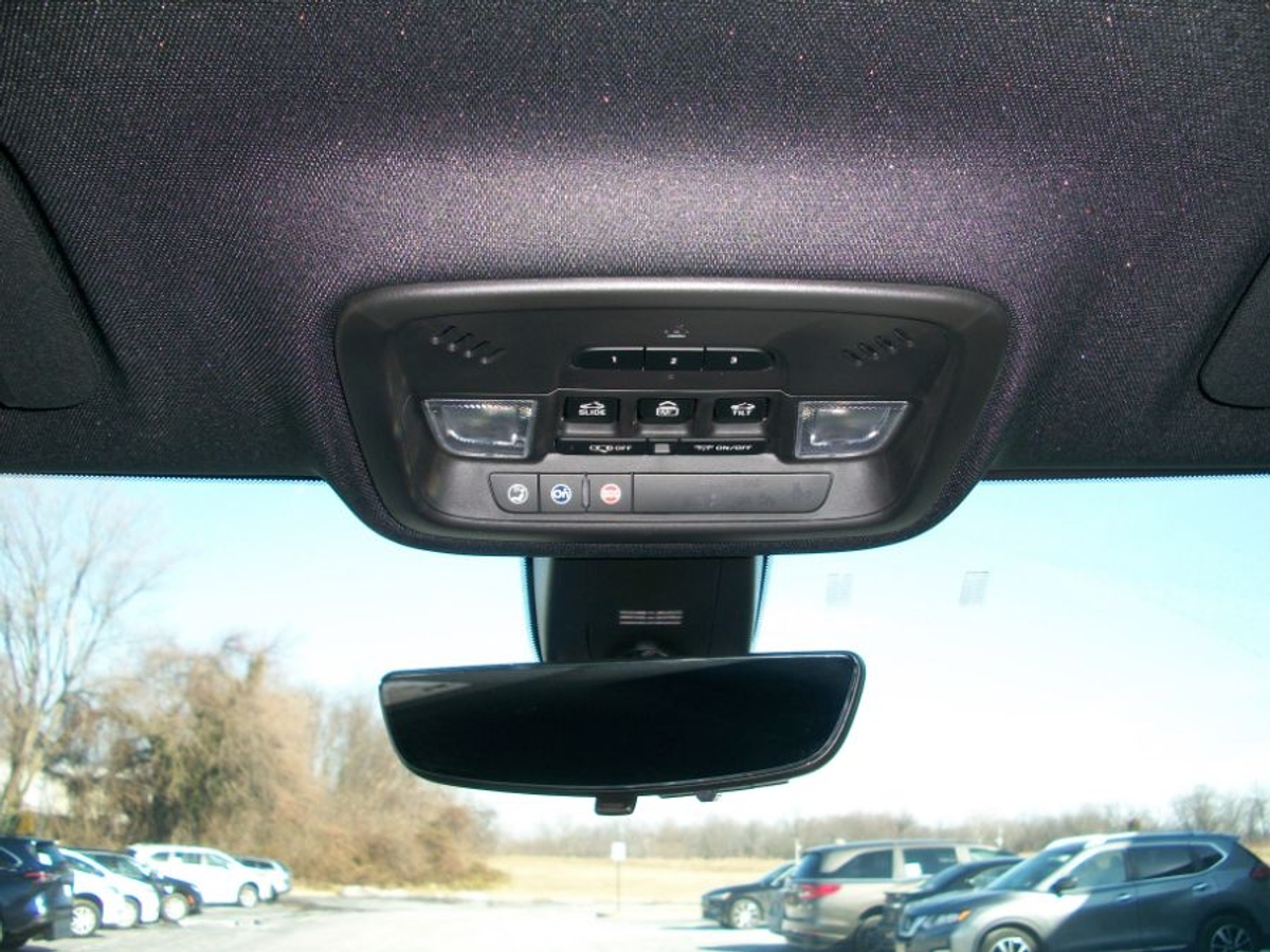 Black Chevrolet Traverse image number 5