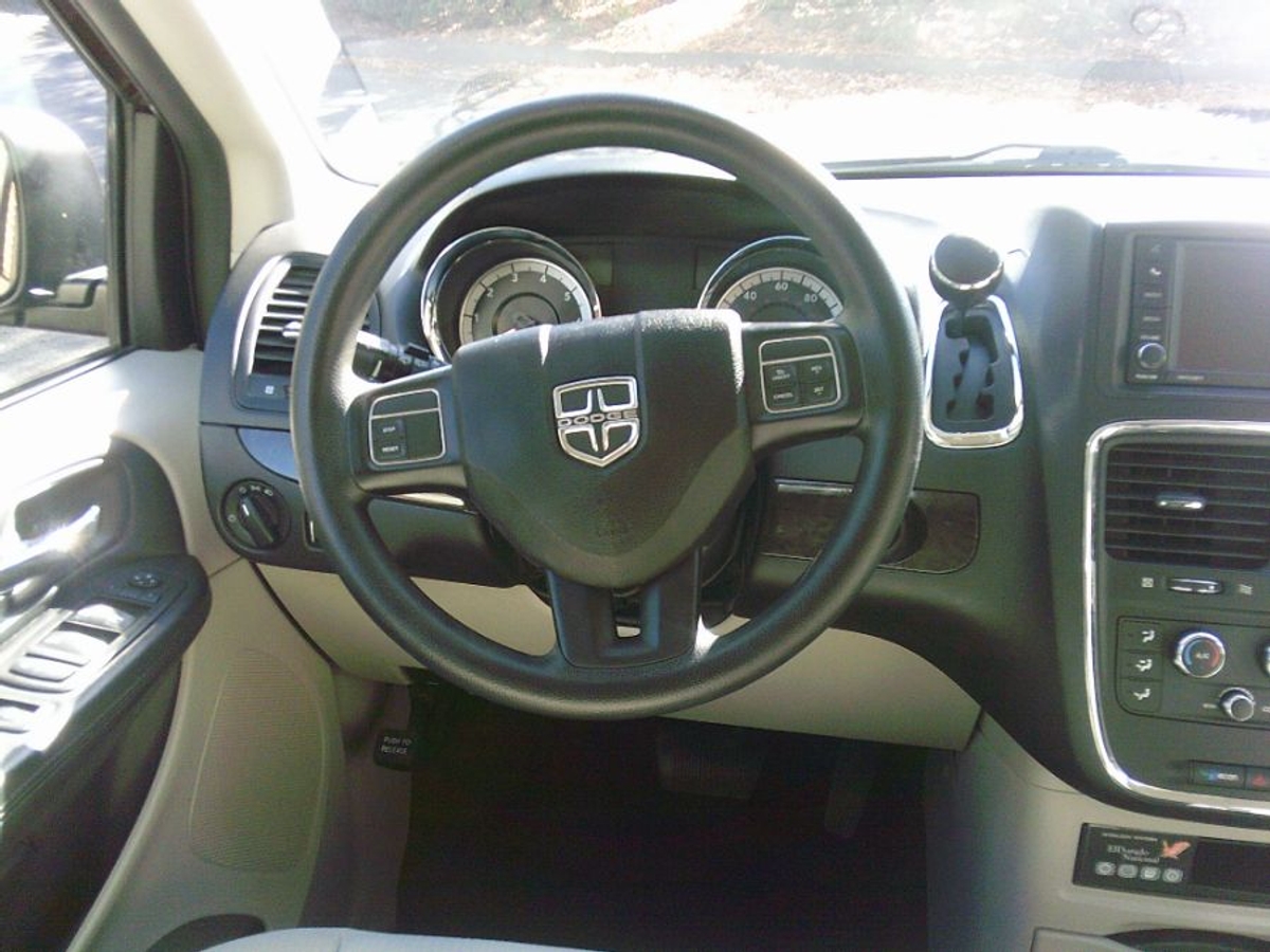 2017 DODGE GRAND CARAVAN - Image 12