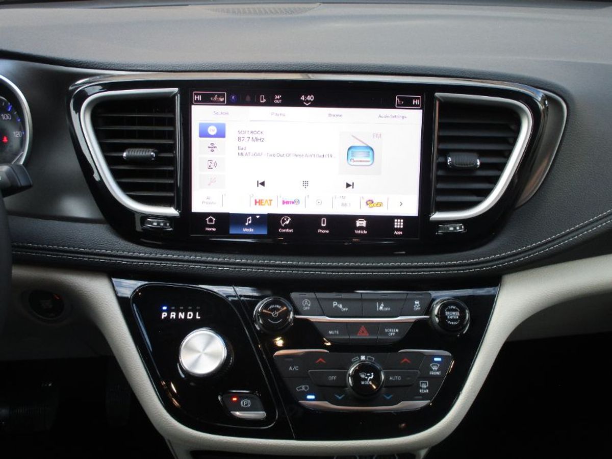 2024 CHRYSLER PACIFICA - Image 12