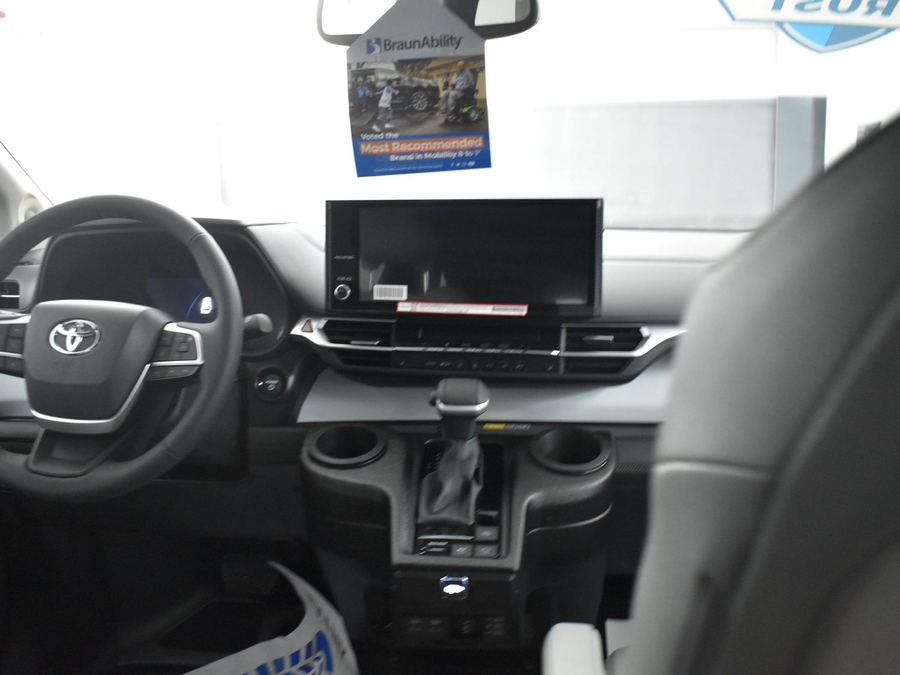 New 2025 Toyota Sienna Hybrid XLE Plus - BraunAbility Side Entry Entry Fold Out Automatic Ramp