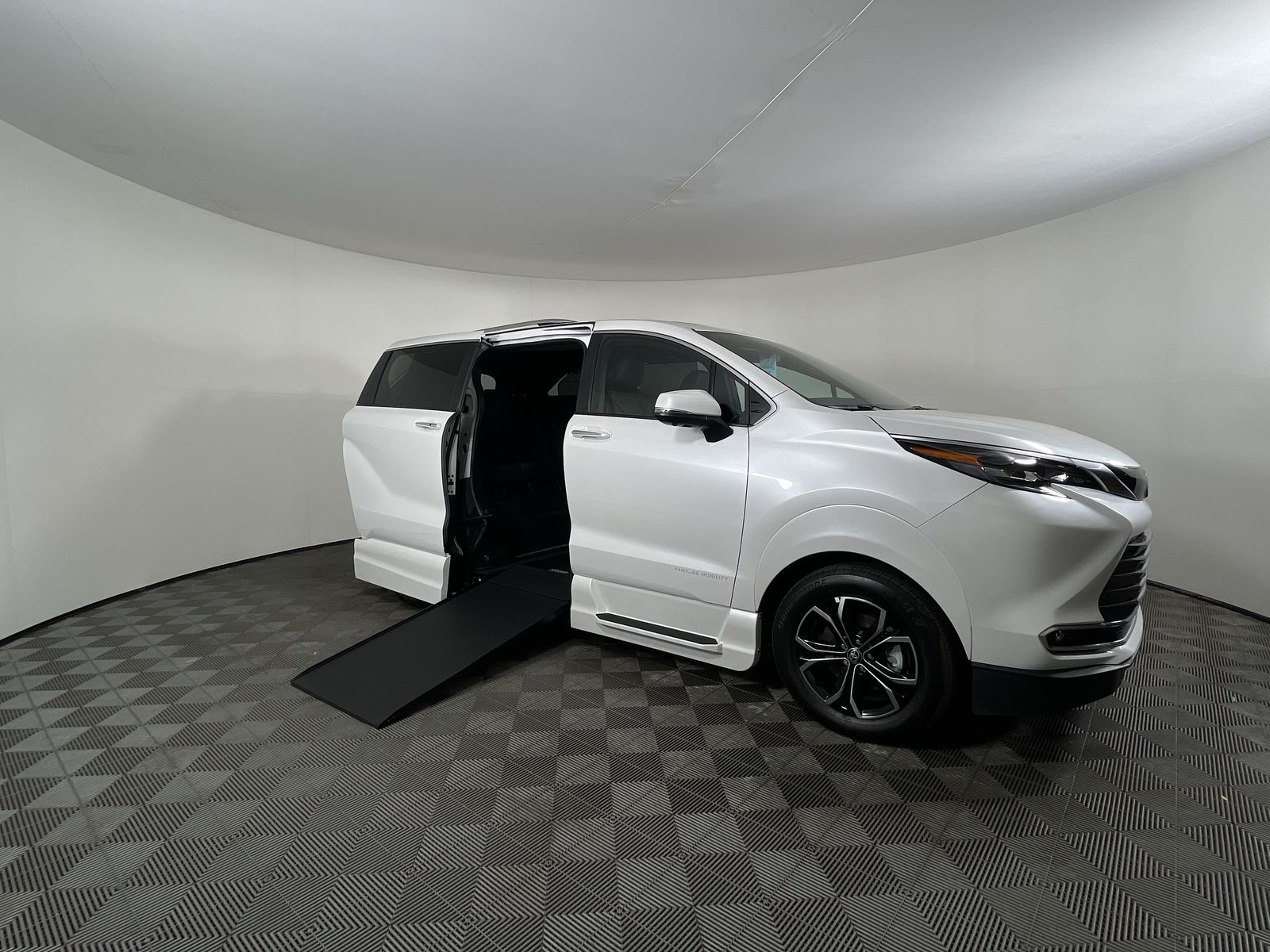 2026 Toyota Sienna AWD Platinum