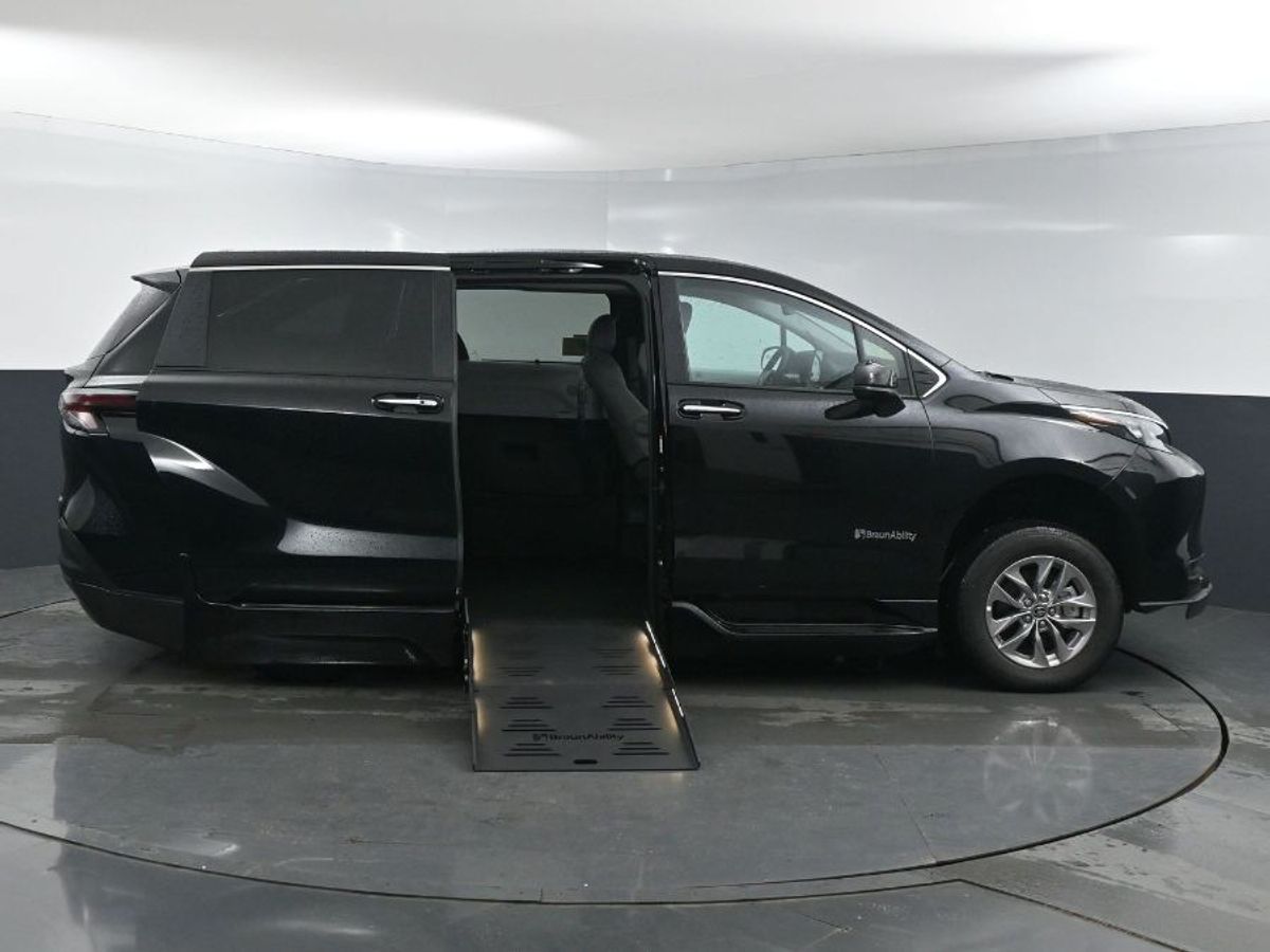 2025 TOYOTA SIENNA - Image 8