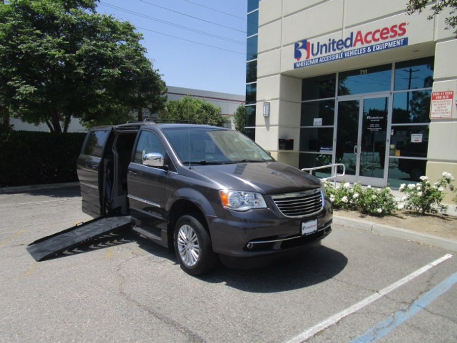 Used 2015 Chrysler Town and Country Touring-L - El Dorado Side Entry Entry Fold Out Automatic Ramp