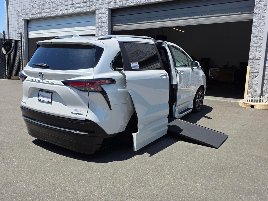 New 2026 Toyota Sienna Hybrid Platinum - VMI Side Entry Entry In Floor Automatic Ramp