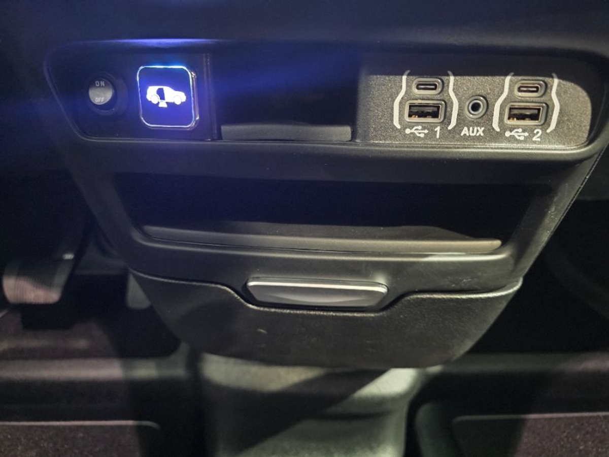 2025 CHRYSLER PACIFICA - Image 25