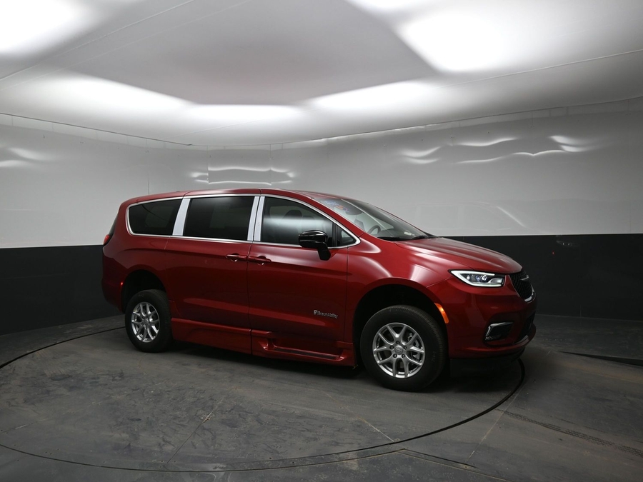 Red Chrysler Pacifica image number 14