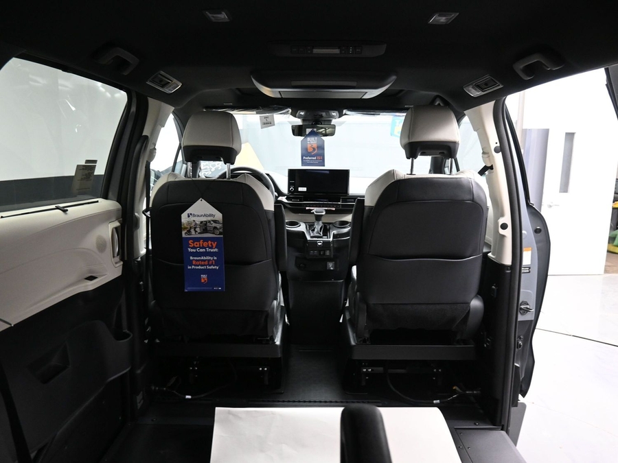 New 2026 Toyota Sienna Hybrid Limited - BraunAbility Side Entry Entry In Floor Automatic Ramp
