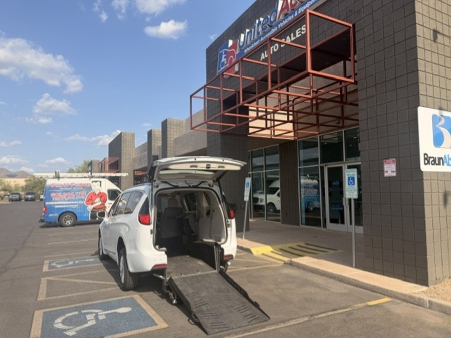 Used 2019 Chrysler Pacifica Touring L - OTH Rear Entry Fold Out Manual Ramp