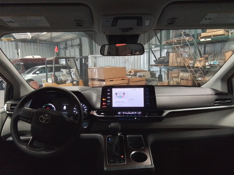 Grey Toyota Sienna image number 8