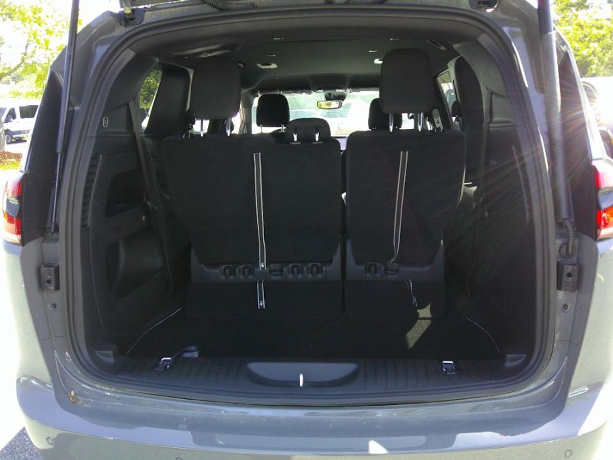 Chrysler Pacifica gris imagen numero 19