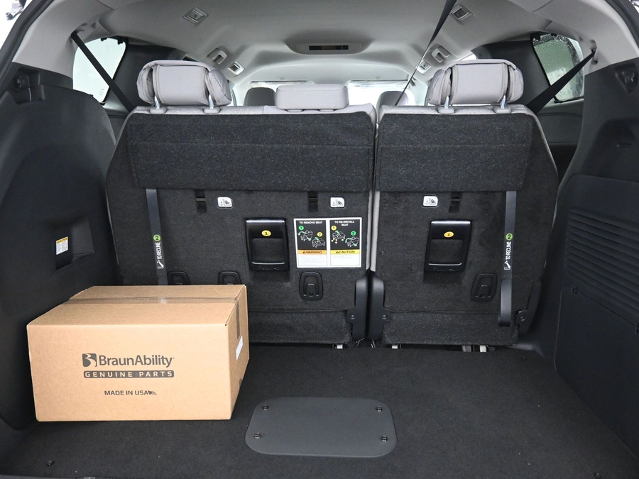 New 2026 Toyota Sienna Hybrid LE - BraunAbility Side Entry Entry Fold Out Automatic Ramp