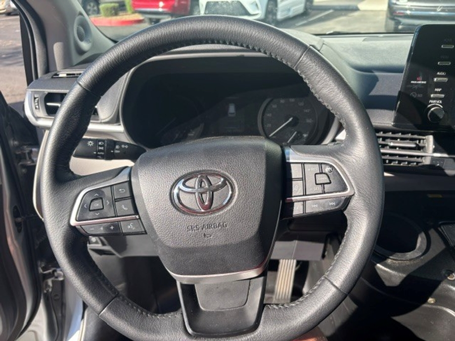 Used 2021 Toyota Sienna Hybrid XLE - BraunAbility Side Entry Fold Out Automatic Ramp