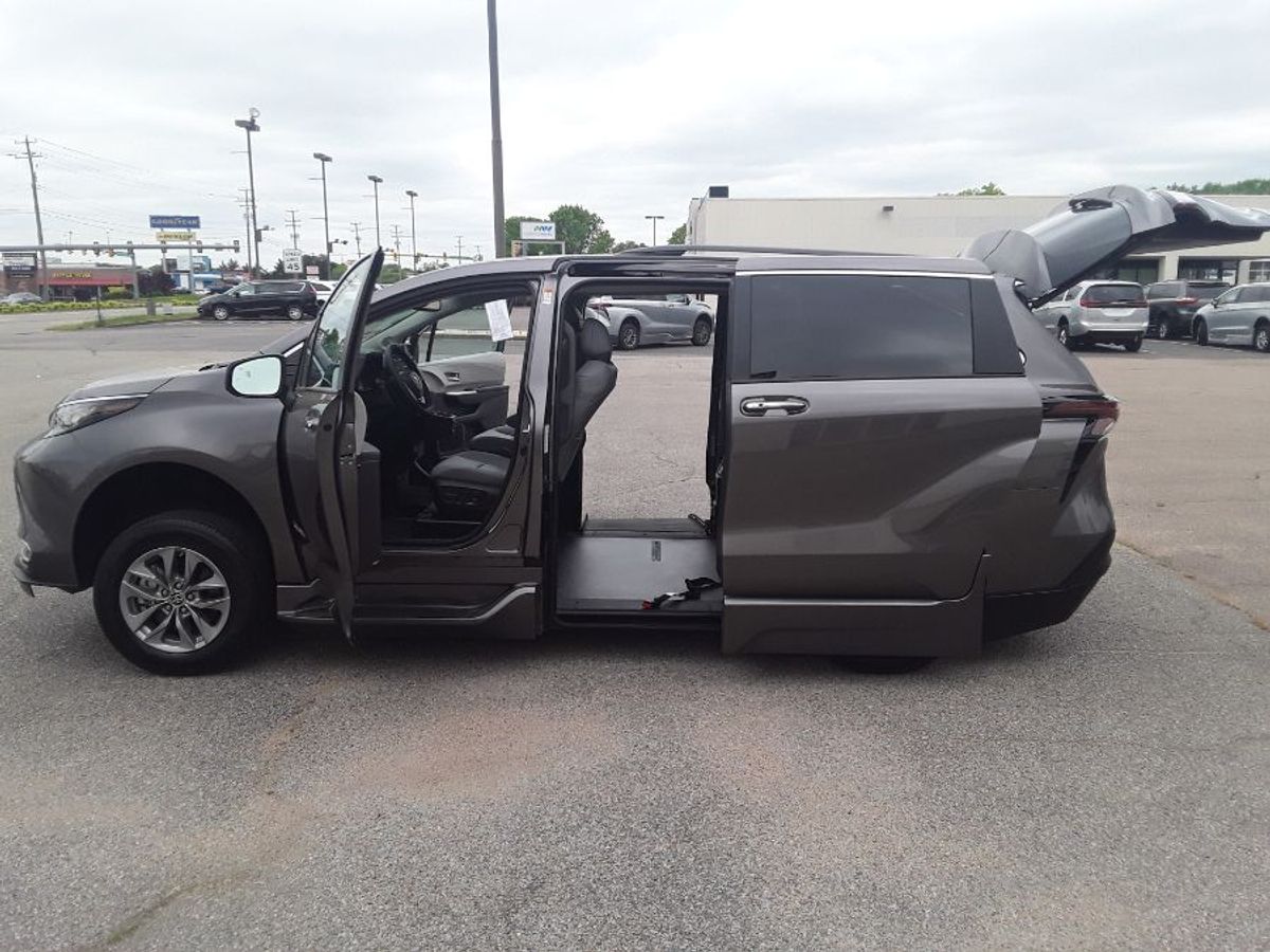 2023 TOYOTA SIENNA - Image 9