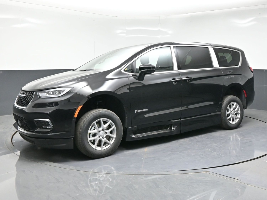New 2026 Chrysler Pacifica Select Safety - BraunAbility Side Entry Fold Out Automatic Ramp