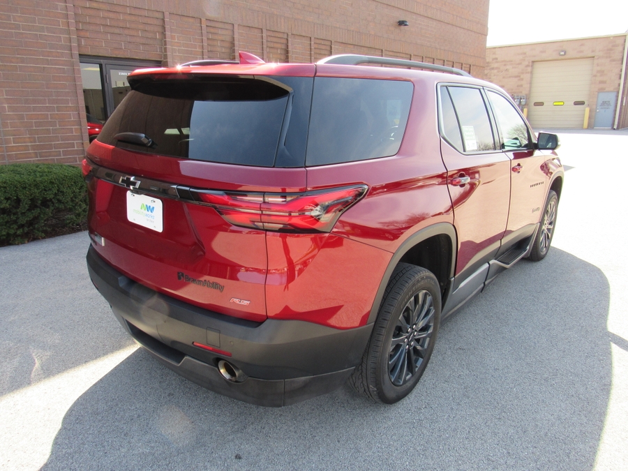 Red Chevrolet Traverse image number 11