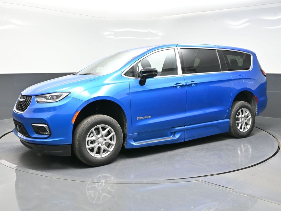 Blue Chrysler Pacifica image number 2