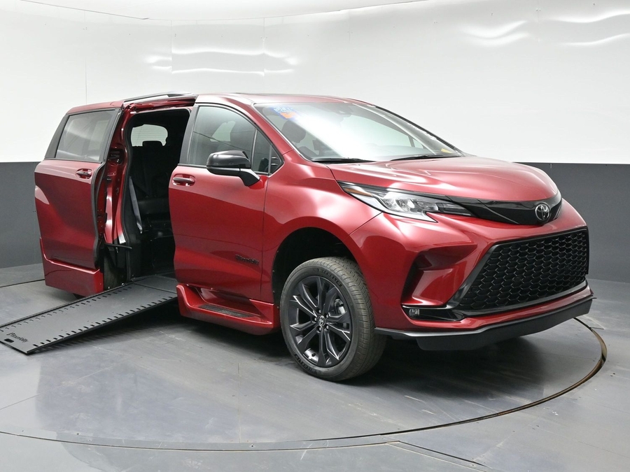 New 2026 Toyota Sienna Hybrid XSE Sport - BraunAbility Side Entry In Floor Automatic Ramp
