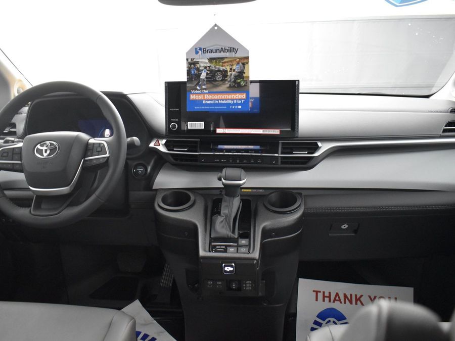 New 2025 Toyota Sienna Hybrid XLE Plus - BraunAbility Side Entry Entry In Floor Automatic Ramp