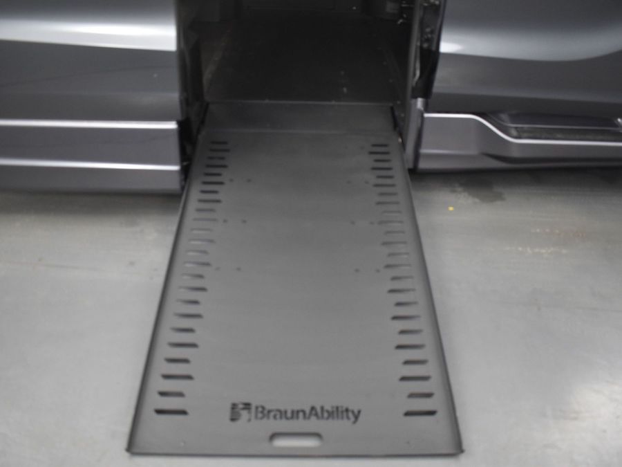 New 2025 Honda Odyssey Touring - BraunAbility Side Entry Entry In Floor Automatic Ramp