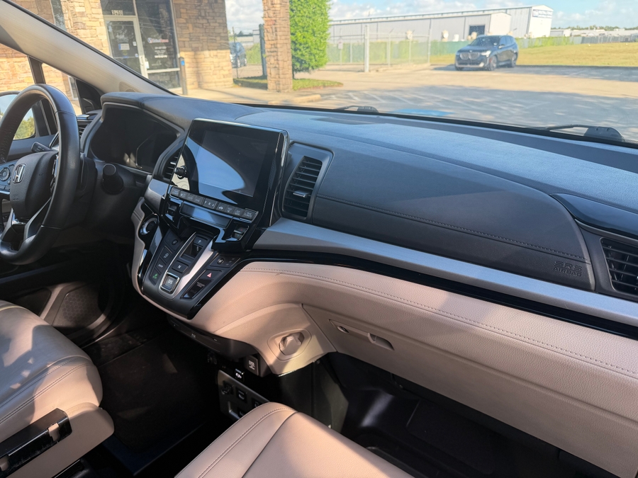 Used 2022 Honda Odyssey Touring - BraunAbility Side Entry In Floor Automatic Ramp