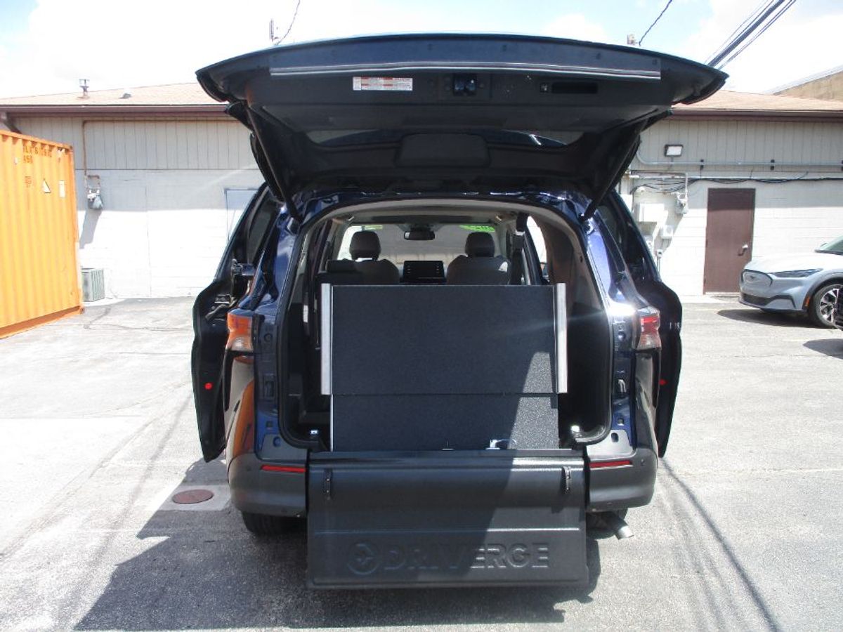 2023 TOYOTA SIENNA - Image 9