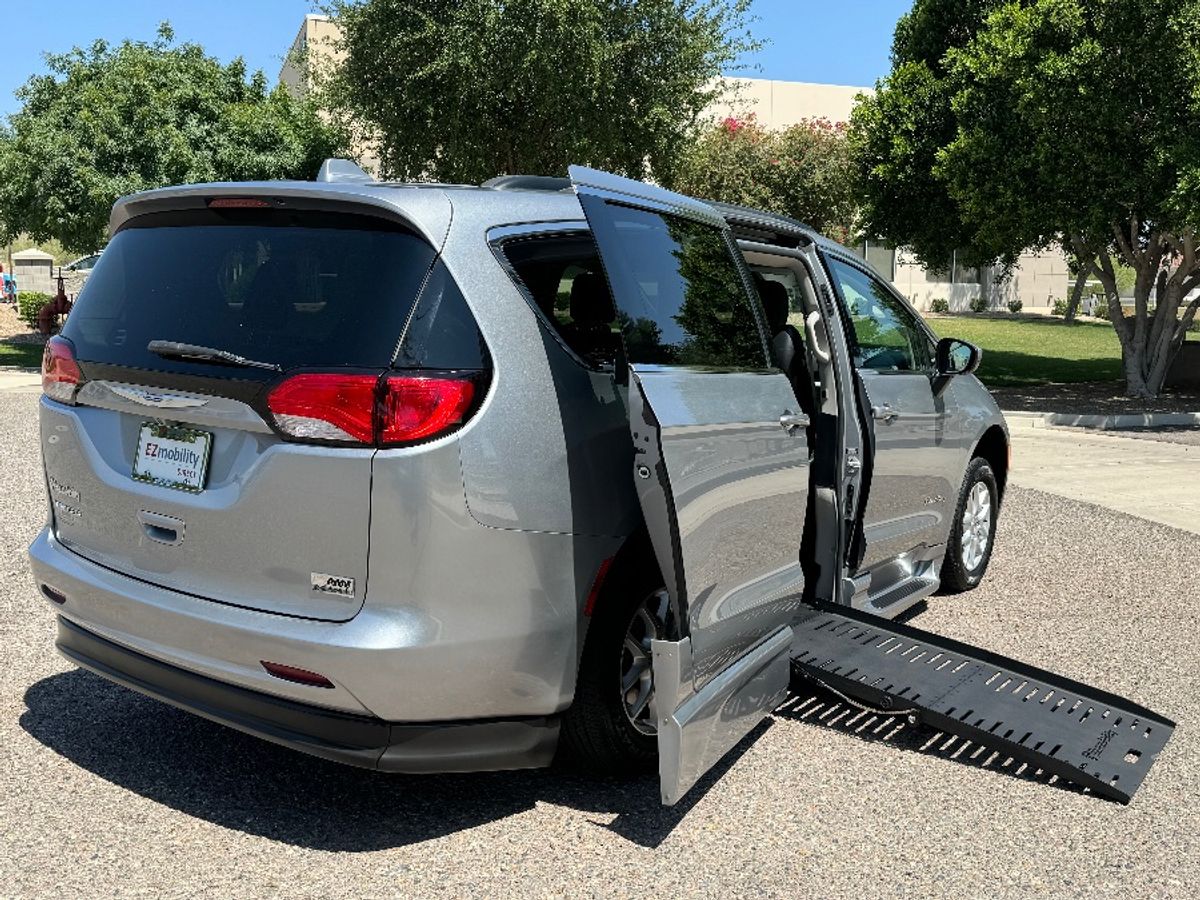 2020 CHRYSLER VOYAGER - Image 2