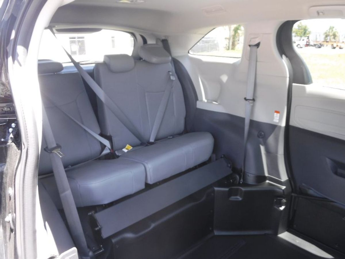 Black Toyota Sienna image number 16