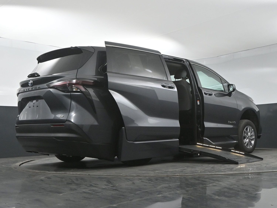 New 2025 Toyota Sienna Hybrid LE - BraunAbility Side Entry Entry Fold Out Automatic Ramp