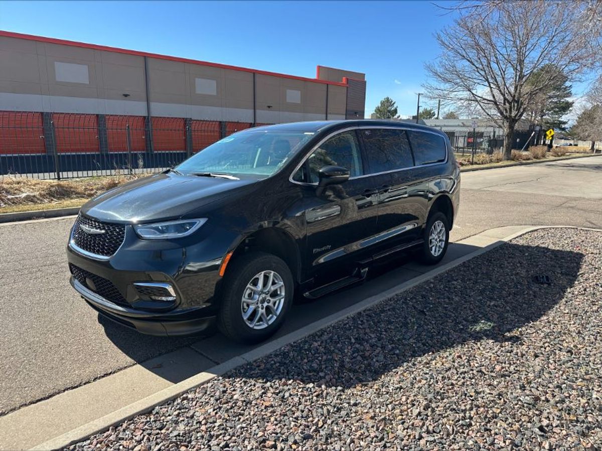 2023 CHRYSLER PACIFICA - Image 10