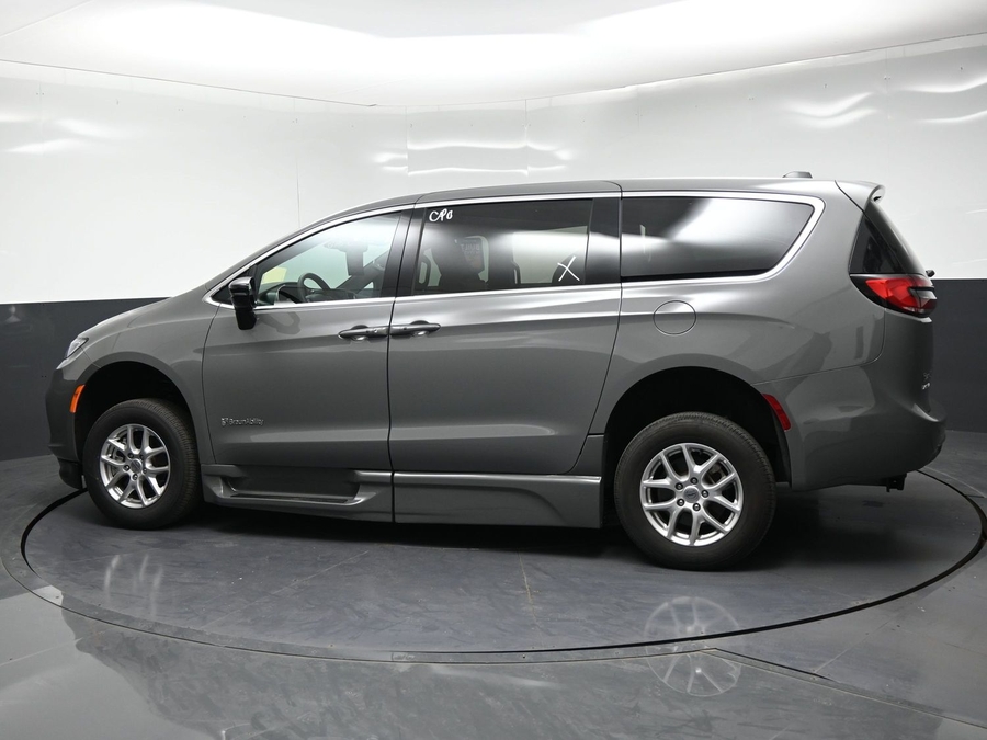 Used 2025 Chrysler Pacifica Select - BraunAbility Side Entry In Floor Automatic Ramp