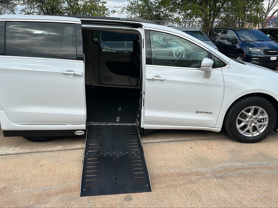 Used 2022 Chrysler Pacifica Touring L - Driverge   Ramp