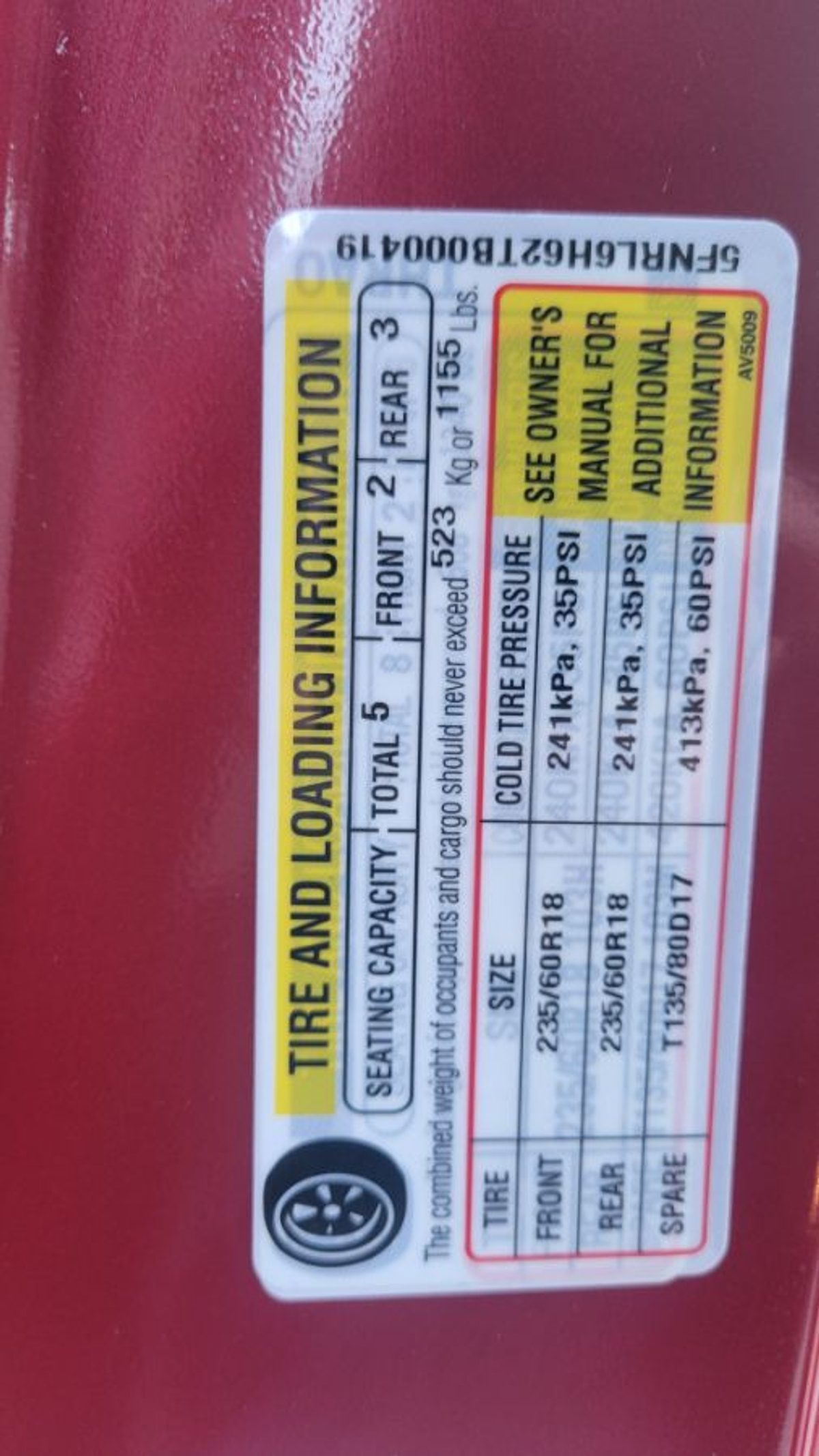 Red Honda Odyssey image number 15